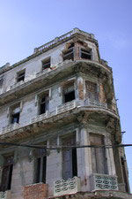 Avana casa in rovina